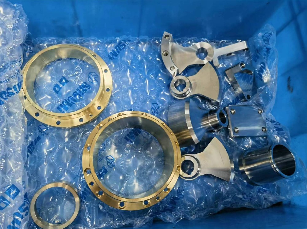 在表面處理工藝中，哪種工藝更常見且更廣泛使用是一個相對的問題，因為它取決于具體的行業、應用場景和材料類型。然而，從廣泛性和通用性的角度來看，噴涂和鍍鎳工藝在多種行業和領域中都有著廣泛的應用。